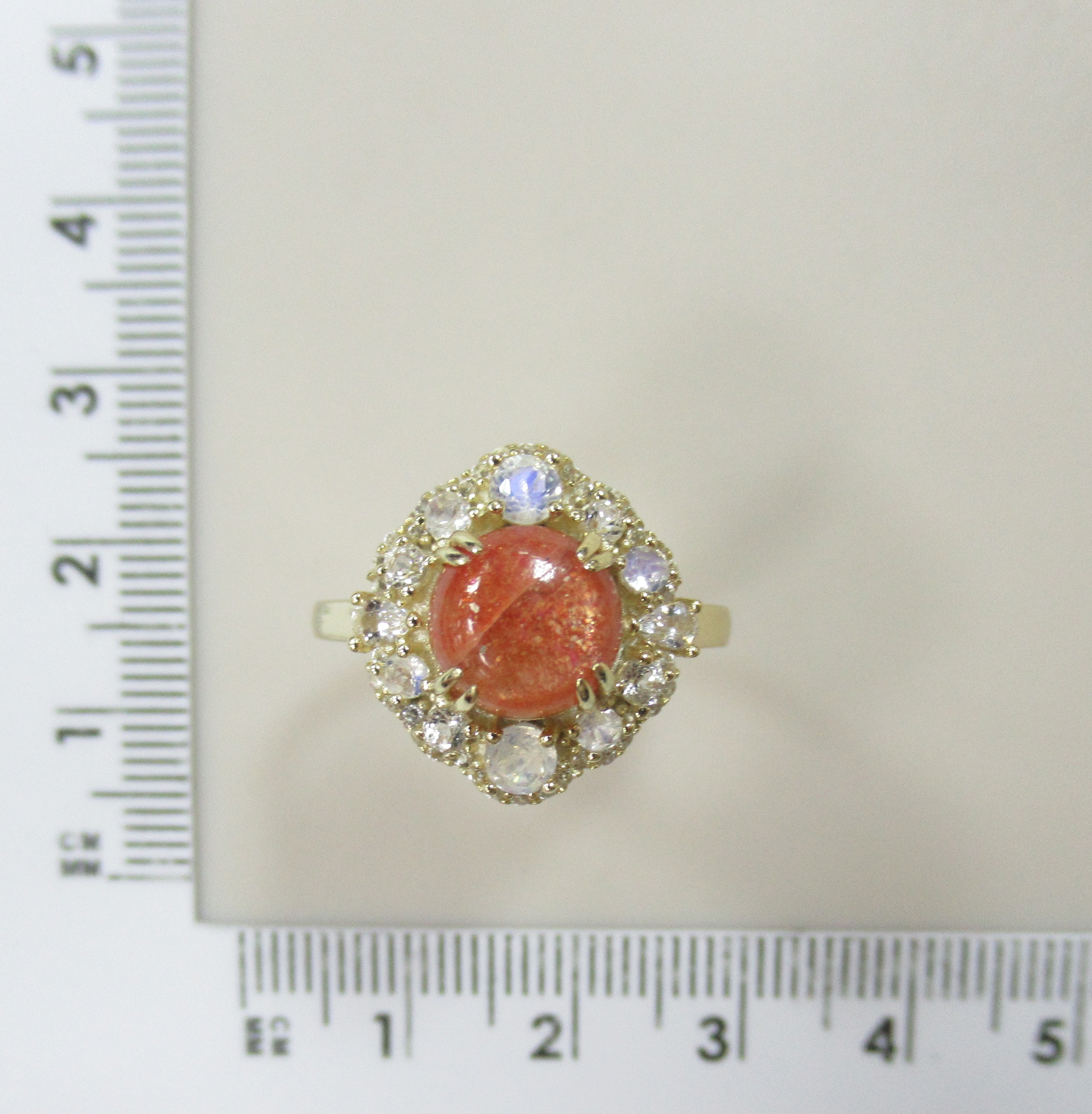 Серебряное кольцо с солнечным камнем